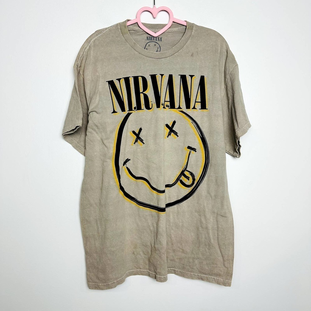 Nirvana NWOT Unisex Smile Sage Crew Neck Short Sleeve Casual T-Shirt Tan Large
